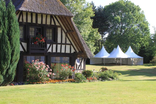 Location de tente Garden Cottage pour vin d'honneur de mariage prés de Bourg-Achard dans l'Eure